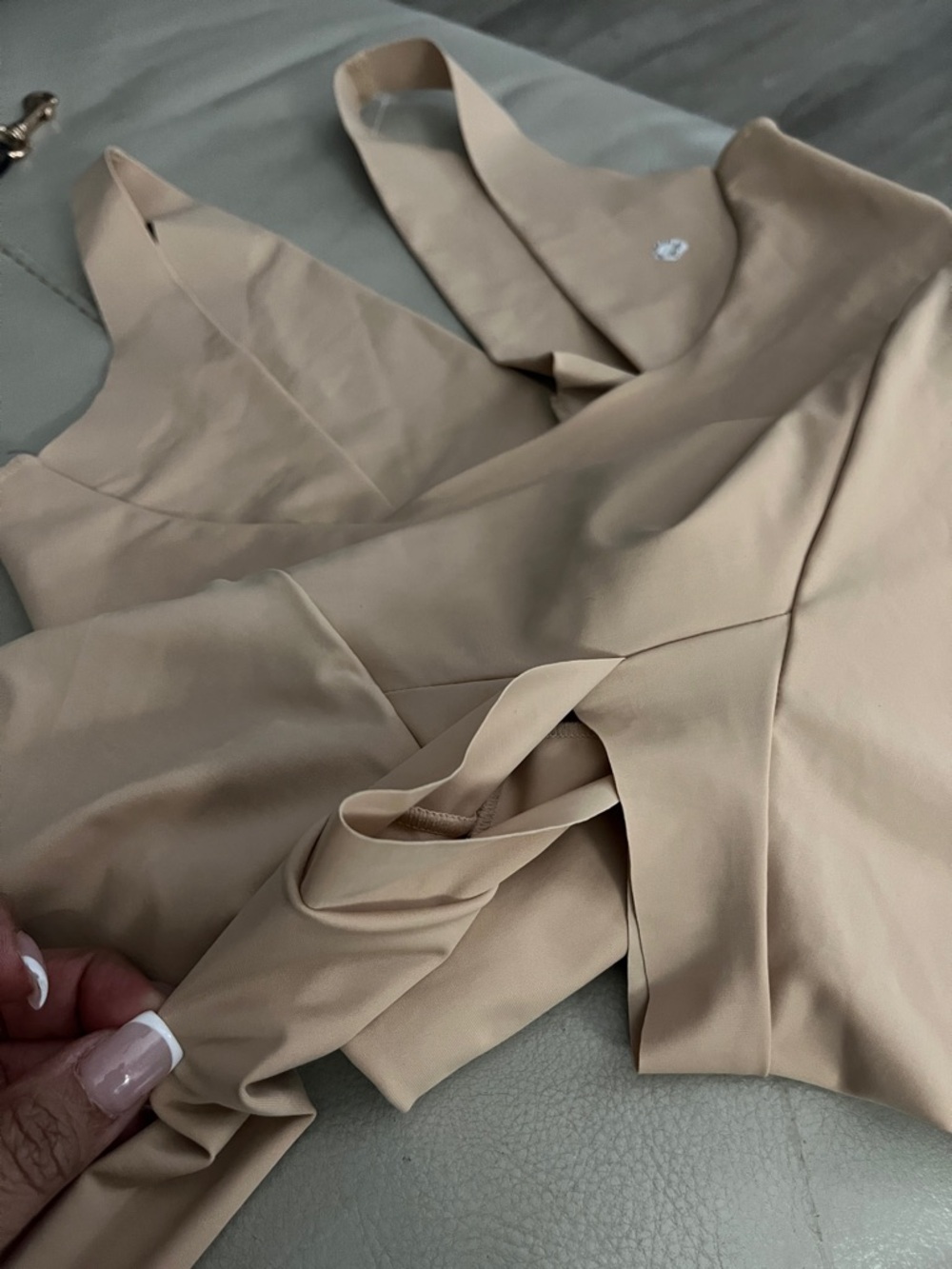 LEONISA UNDETECTABLE STEP-IN MID-THIGH BODY SHAPER - Picture 4 of 9